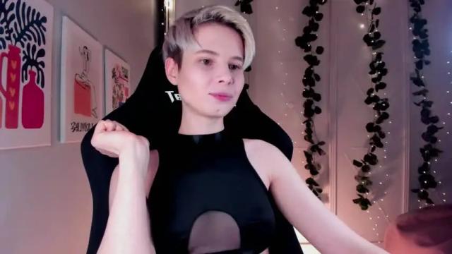 Image 2 of imnotmia Stream on Chaturbate on 16 months ago