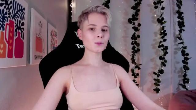 Image 12 of imnotmia Stream on Chaturbate on 16 months ago