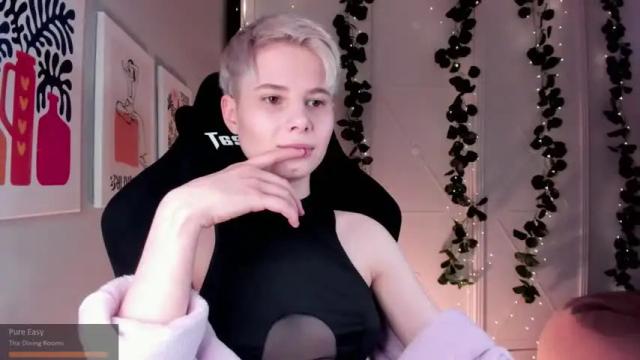 Image 12 of imnotmia Stream on Chaturbate on 16 months ago