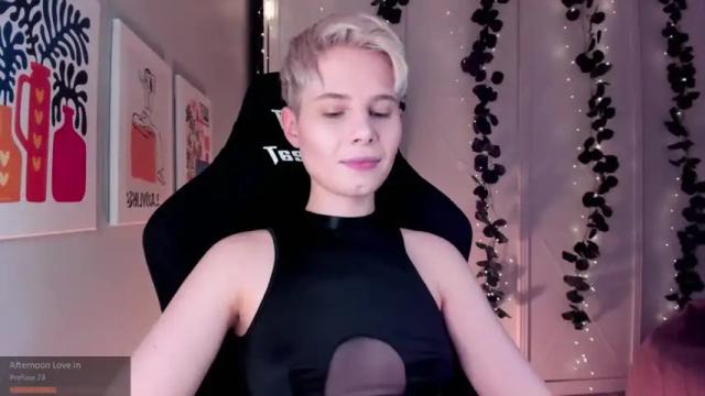 Image 10 of imnotmia Stream on Chaturbate on 15 months ago