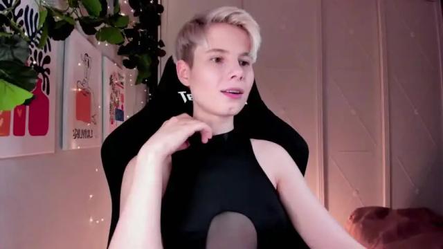Image 4 of imnotmia Stream on Chaturbate on 15 months ago