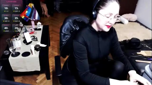 Image 4 of imperatrizasado Stream on Chaturbate on 24 days ago