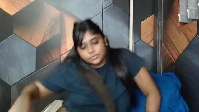 Image 4 of indian_rimmelx Stream on Chaturbate on 1 month ago