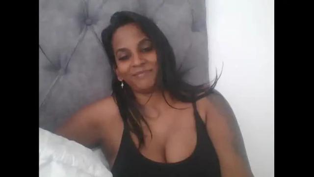 Image 4 of indianjasmin Stream on Chaturbate on 18 months ago
