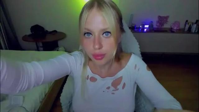 Image 3 of indykally Stream on Chaturbate on 6 months ago