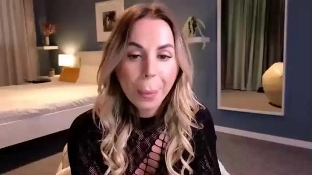 Image 3 of ingrid_bomb Stream on Chaturbate on 24 months ago