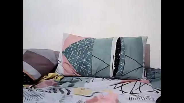 Image 2 of innocent_yassi Stream on Chaturbate on 13 months ago