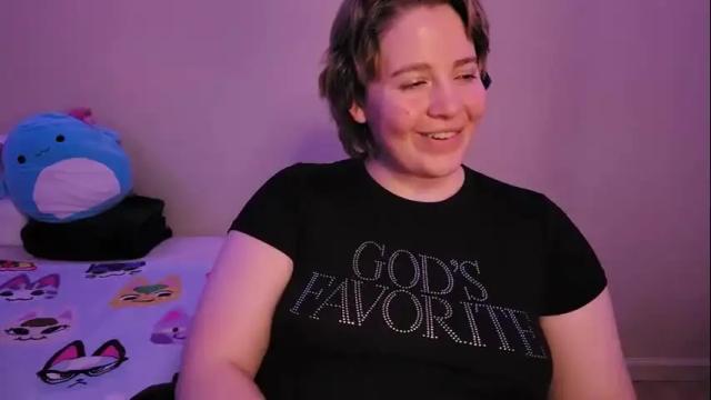 Image 6 of internetfairy_xo Stream on Chaturbate on 16 months ago