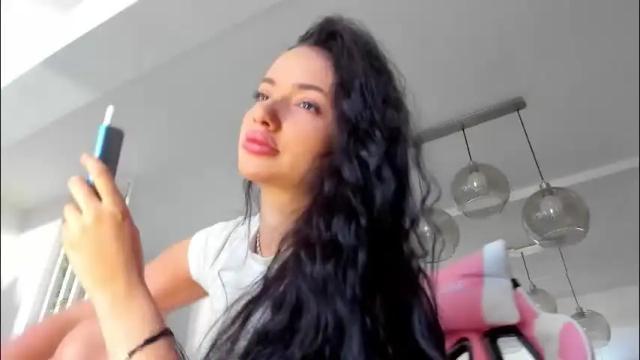 Image 3 of irenevon Stream on Chaturbate on 2 months ago