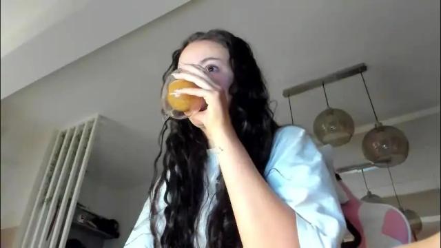 Image 2 of irenevon Stream on Chaturbate on 27 days ago