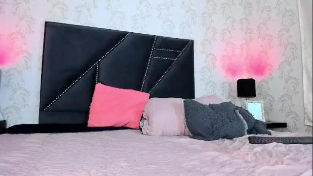 Image 4 of iris_bells Stream on Chaturbate on 24 days ago