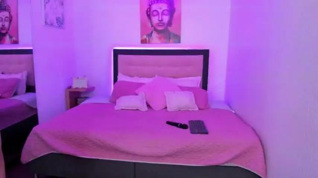 Image 2 of iris_celeste Stream on Chaturbate on 15 months ago