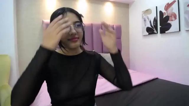Image 11 of iris_loveex Stream on Chaturbate on 14 months ago