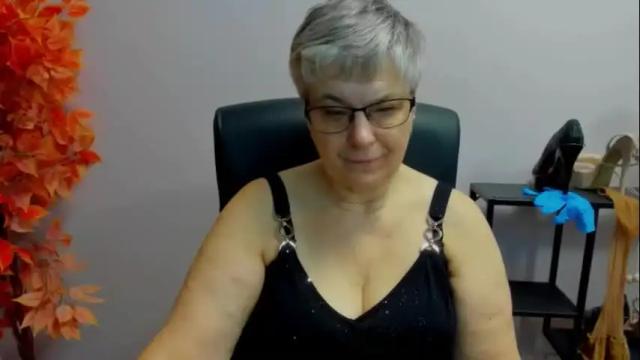 Image 2 of iris_xdesire Stream on Chaturbate on 1 month ago