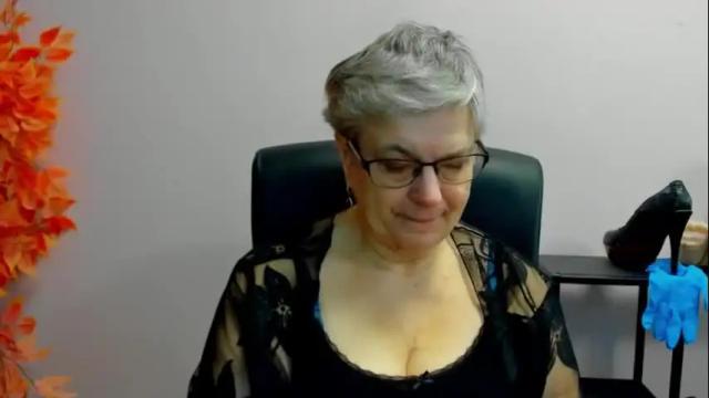Image 2 of iris_xdesire Stream on Chaturbate on 1 month ago