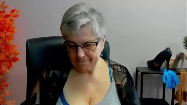 Image 2 of iris_xdesire Stream on Chaturbate on 1 month ago