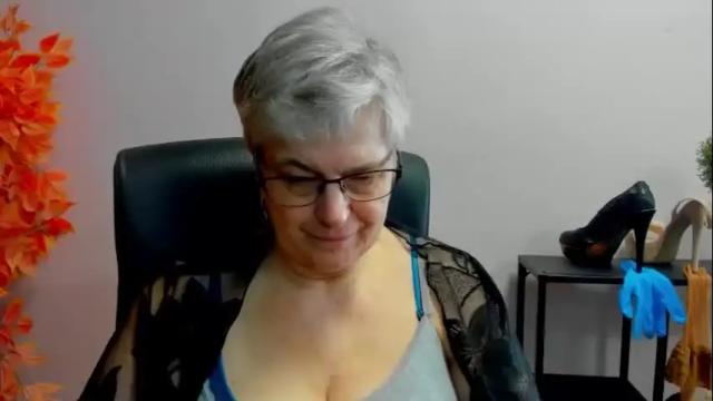 Image 3 of iris_xdesire Stream on Chaturbate on 1 month ago
