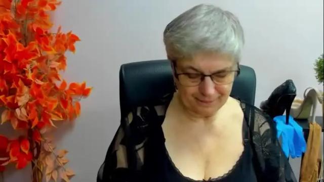 Image 2 of iris_xdesire Stream on Chaturbate on 1 month ago