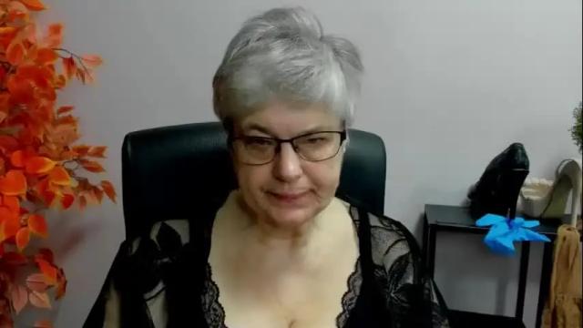 Image 2 of iris_xdesire Stream on Chaturbate on 22 days ago