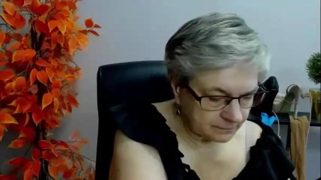 Image 2 of iris_xdesire Stream on Chaturbate on 11 days ago