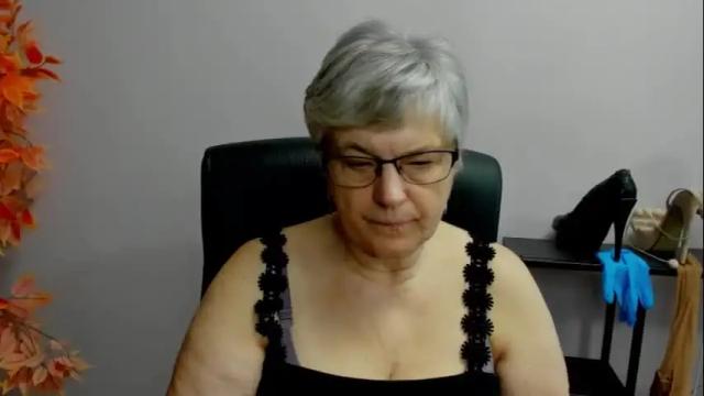 Image 12 of iris_xdesire Stream on Chaturbate on 9 days ago