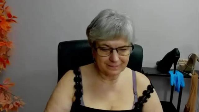 Image 2 of iris_xdesire Stream on Chaturbate on 9 days ago