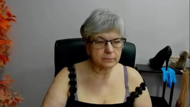 Image 3 of iris_xdesire Stream on Chaturbate on 9 days ago