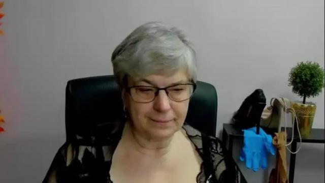 Image 2 of iris_xdesire Stream on Chaturbate on 3 days ago