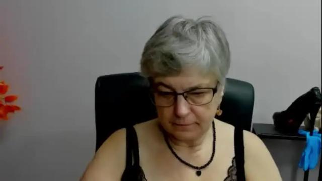 Image 3 of iris_xdesire Stream on Chaturbate on 1 day ago