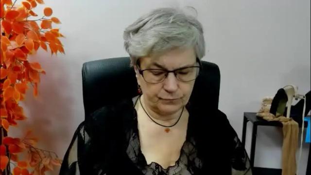 Image 4 of iris_xdesire Stream on Chaturbate on 2 months ago