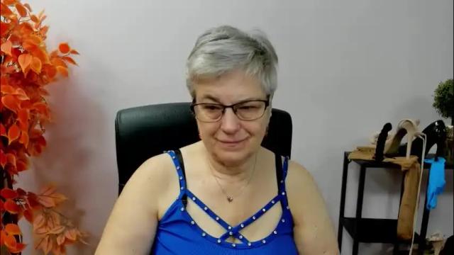 Image 2 of iris_xdesire Stream on Chaturbate on 1 month ago