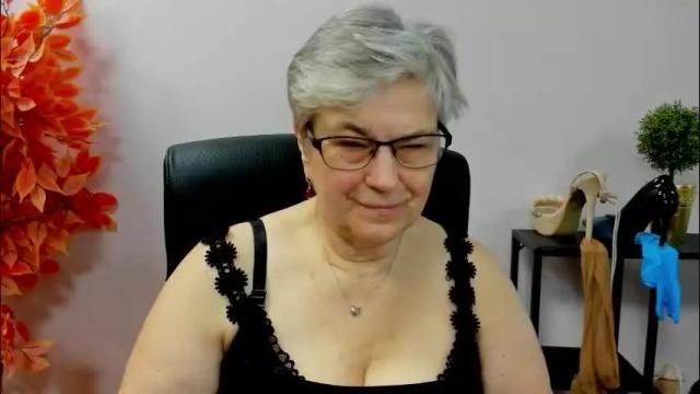 Image 2 of iris_xdesire Stream on Chaturbate on 23 days ago