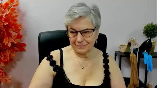 Image 3 of iris_xdesire Stream on Chaturbate on 23 days ago