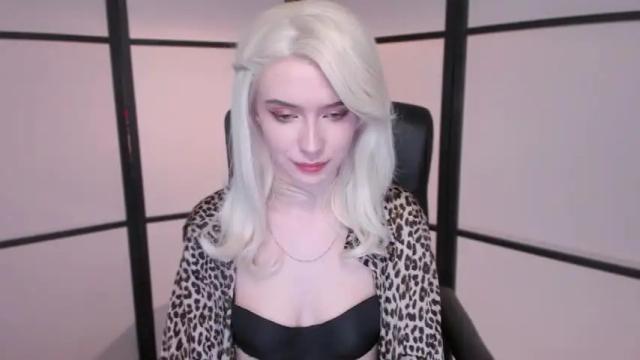 Image 2 of irisice Stream on Chaturbate on 13 months ago