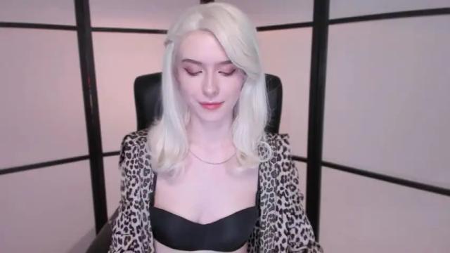 Image 7 of irisice Stream on Chaturbate on 13 months ago