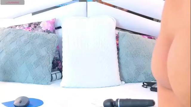 Image 8 of irissross Stream on Chaturbate on 1 month ago