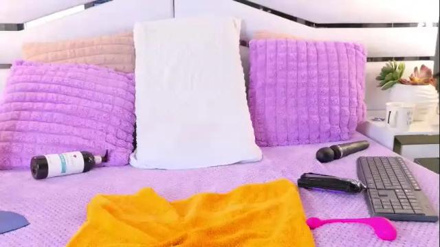 Image 2 of irissross Stream on Chaturbate on 25 days ago