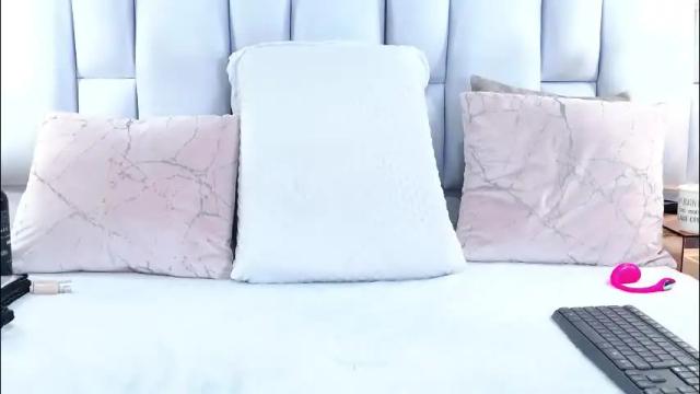 Image 4 of irissross Stream on Chaturbate on 27 days ago