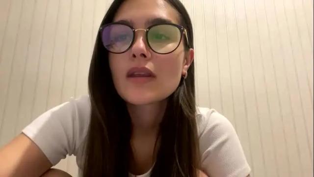 Image 2 of irisss31 Stream on Chaturbate on 24 days ago