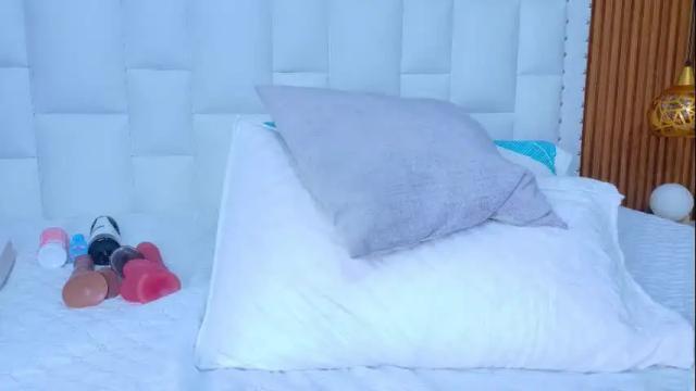 Image 10 of irresistiblemilf Stream on Chaturbate on 1 month ago