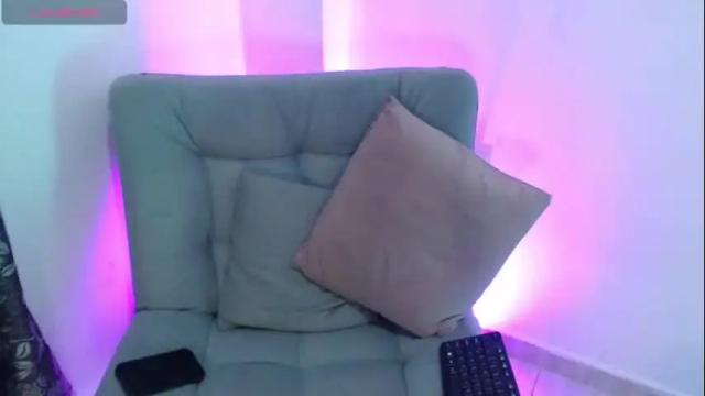 Image 3 of isa_hall Stream on Chaturbate on 1 month ago