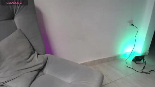 Image 4 of isa_hall Stream on Chaturbate on 24 days ago