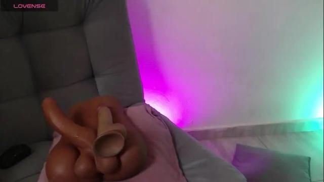 Image 11 of isa_hall Stream on Chaturbate on 3 months ago