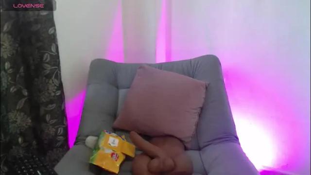 Image 3 of isa_hall Stream on Chaturbate on 1 month ago