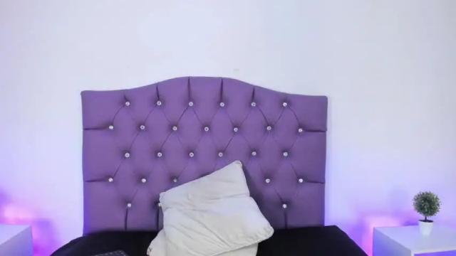 Image 3 of isa_molly Stream on Chaturbate on 12 months ago