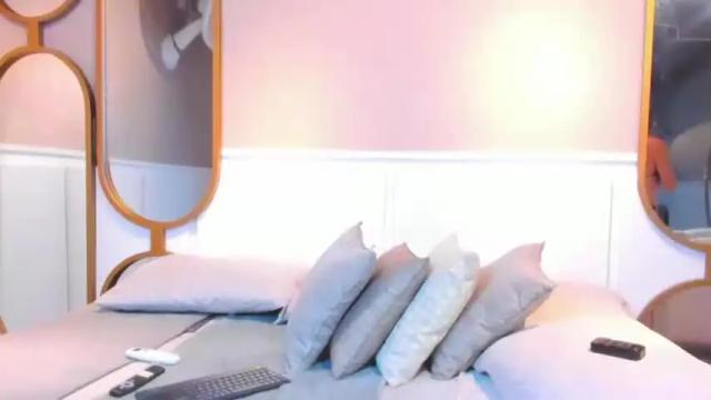 Image 4 of isa_moretti Stream on Chaturbate on 14 months ago