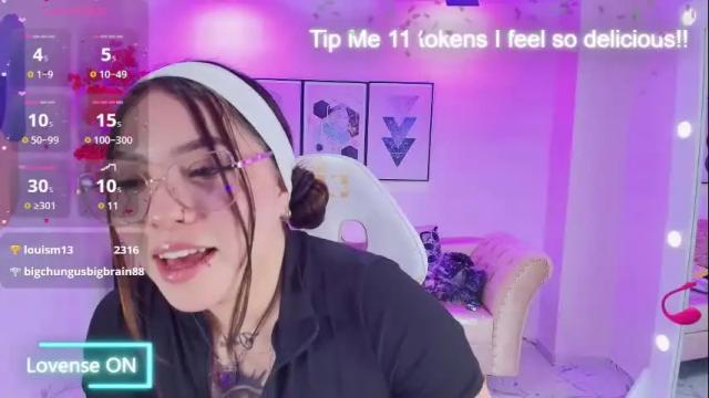 Image 3 of isa_reel Stream on Chaturbate on 13 days ago