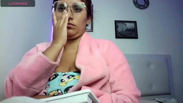 Image 3 of isa_sinner Stream on Chaturbate on 15 months ago
