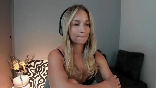 Image 6 of isa_white Stream on Chaturbate on 21 months ago