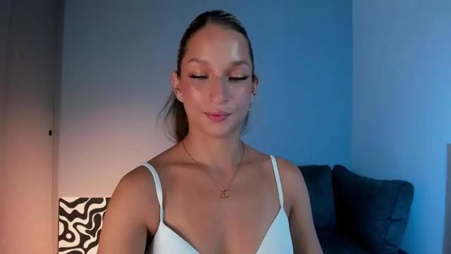 Image 11 of isa_white Stream on Chaturbate on 21 months ago